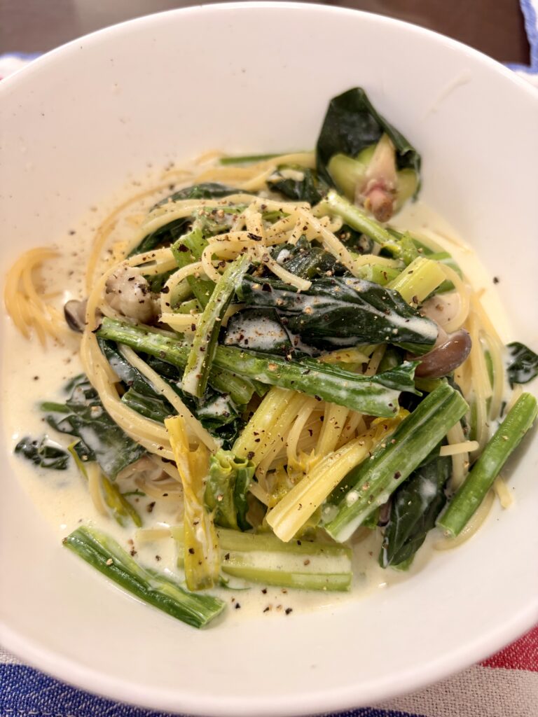 ほうれん草としめじのクリームパスタ