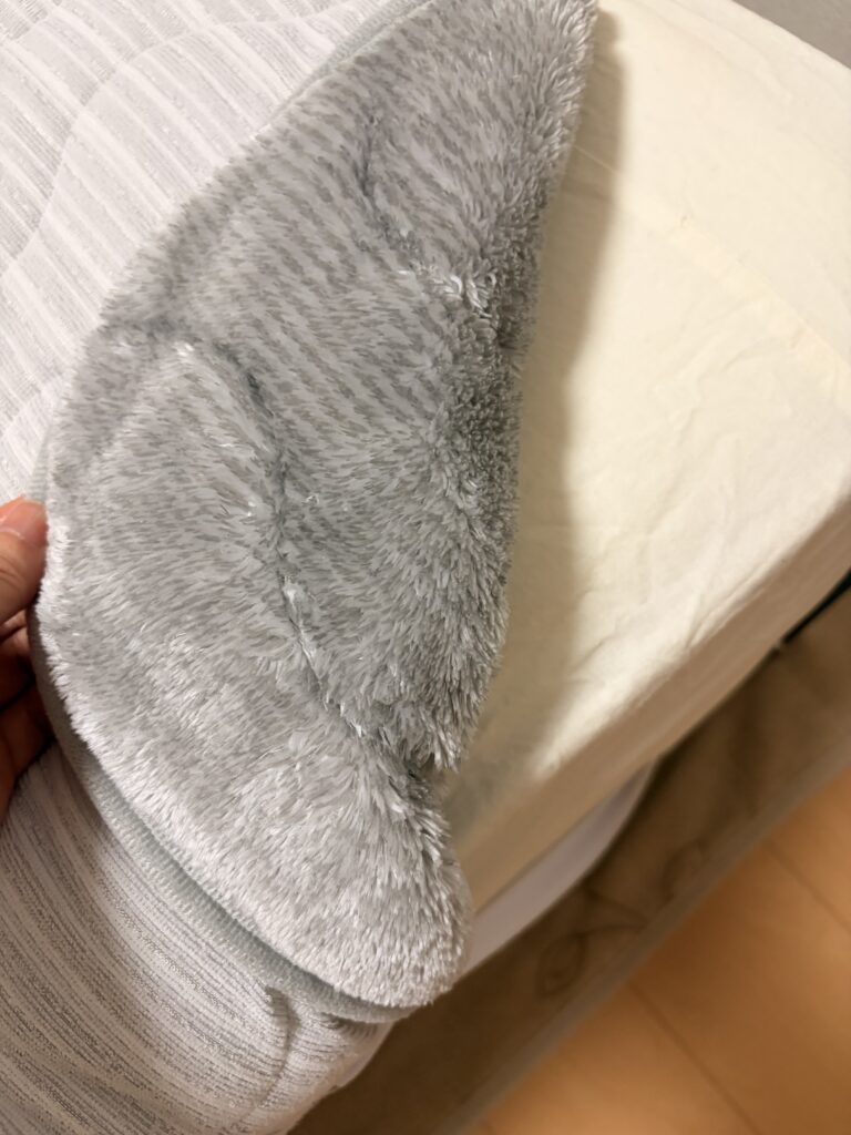 リバーシブル　片面はフランネル
もう片面はパイル生地